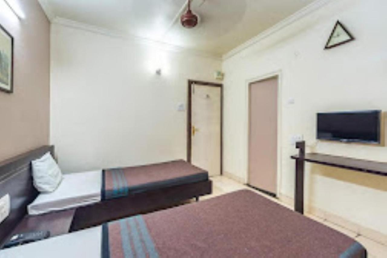 Hotel Abhishek ,Nashik Eksteriør billede