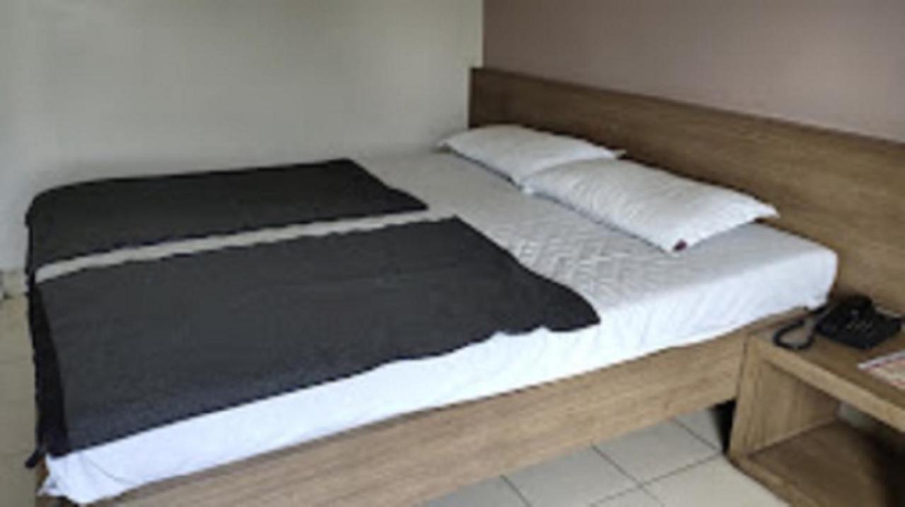 Hotel Abhishek ,Nashik Eksteriør billede